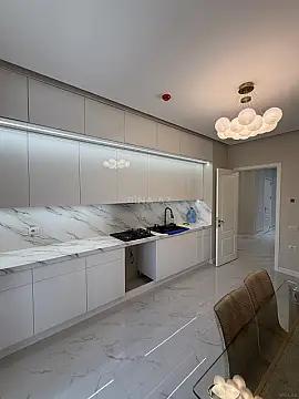 Kirayə verilir 4 otaqlı mənzil 130 m²