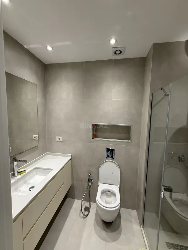 Kirayə verilir 4 otaqlı mənzil 130 m²