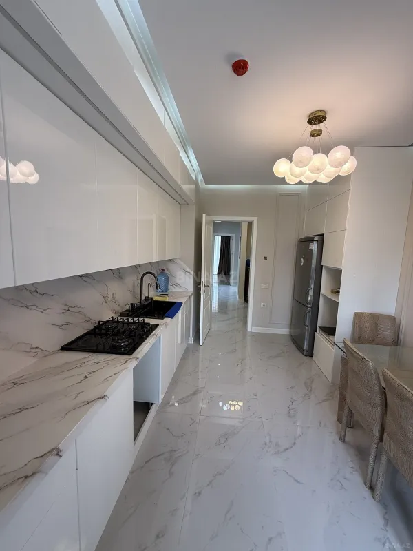 Kirayə verilir 4 otaqlı mənzil 130 m²