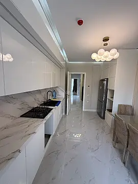 Kirayə verilir 4 otaqlı mənzil 130 m²
