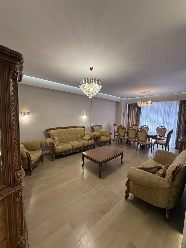 Kirayə verilir 4 otaqlı mənzil 130 m²