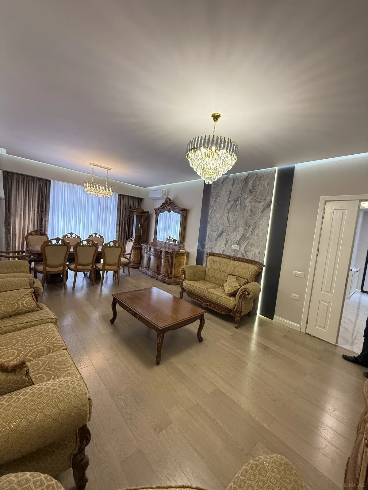 Kirayə verilir 4 otaqlı mənzil 130 m²