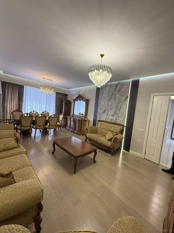 Kirayə verilir 4 otaqlı mənzil 130 m²