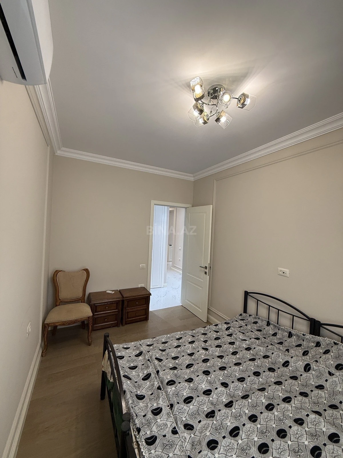Kirayə verilir 4 otaqlı mənzil 130 m²