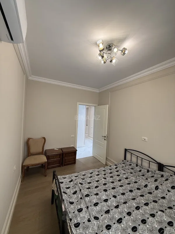 Kirayə verilir 4 otaqlı mənzil 130 m²