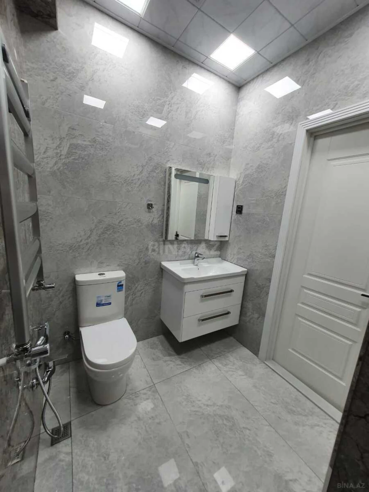 Kirayə verilir 2 otaqlı mənzil 85 m²