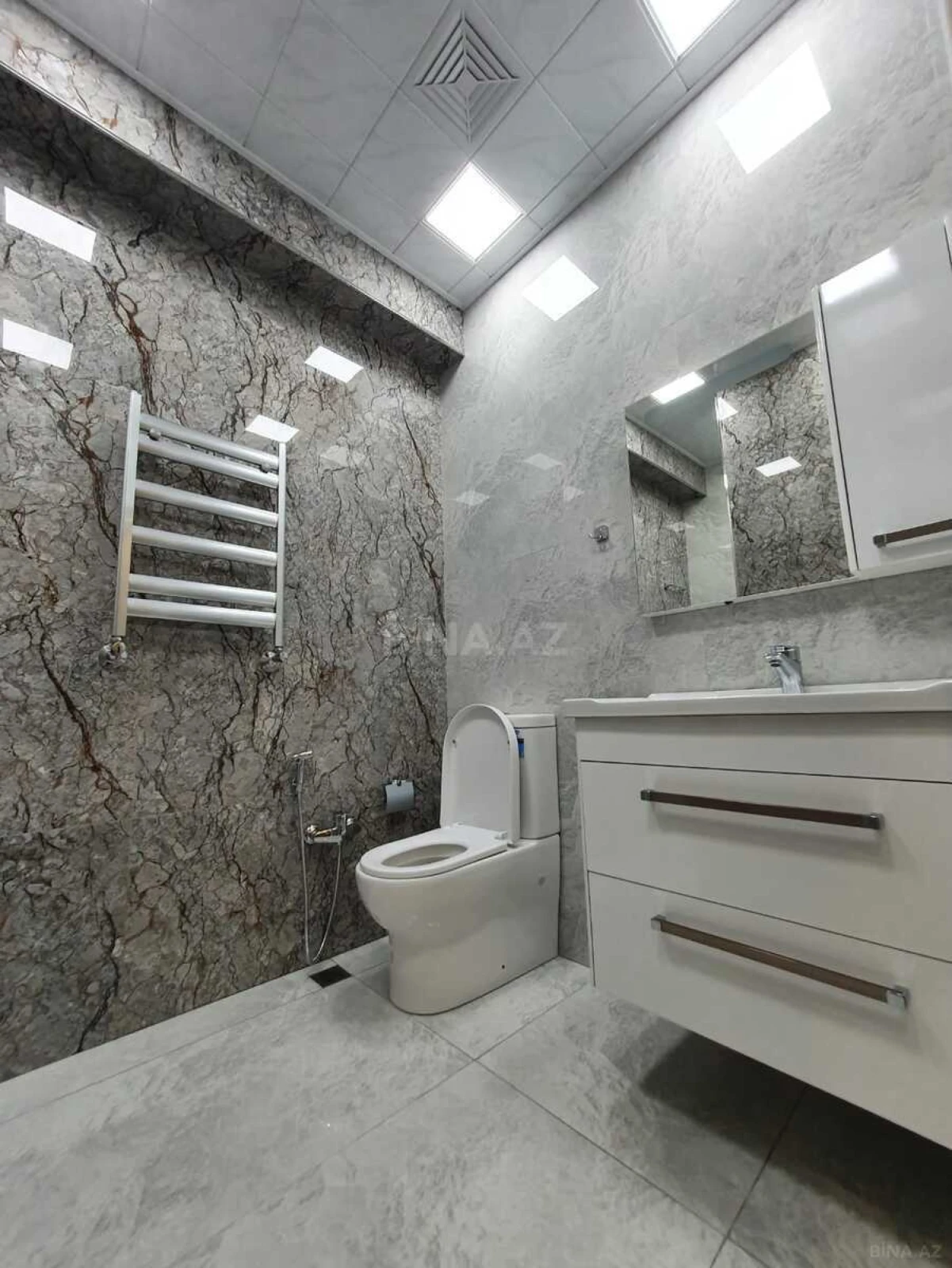 Kirayə verilir 2 otaqlı mənzil 85 m²