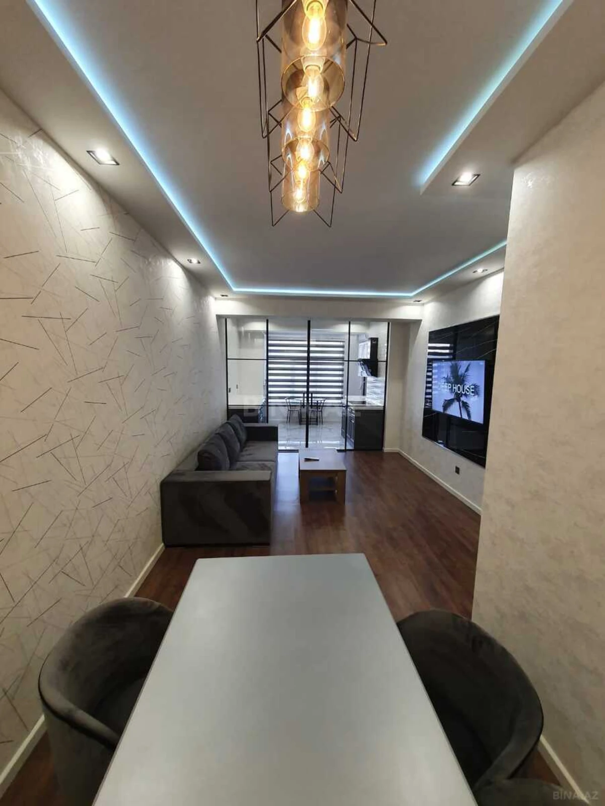 Kirayə verilir 2 otaqlı mənzil 85 m²