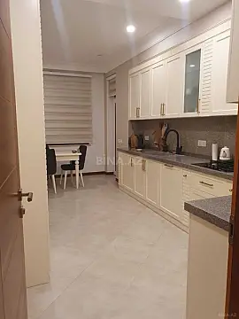 Satılır 4 otaqlı mənzil 130 m²