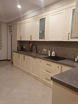 Satılır 4 otaqlı mənzil 130 m²