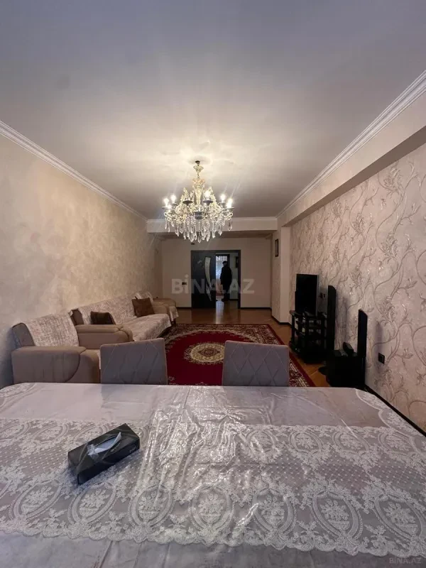 Satılır 3 otaqlı mənzil 130 m²