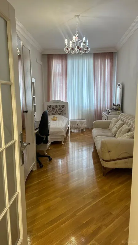 Kirayə verilir 4 otaqlı həyət evi 300 m²