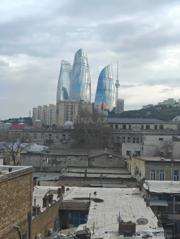 Satılır 4 otaqlı mənzil 118 m²