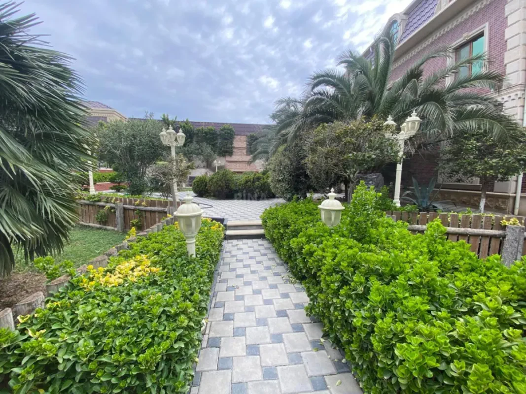 Kirayə verilir 6 otaqlı həyət evi 400 m²