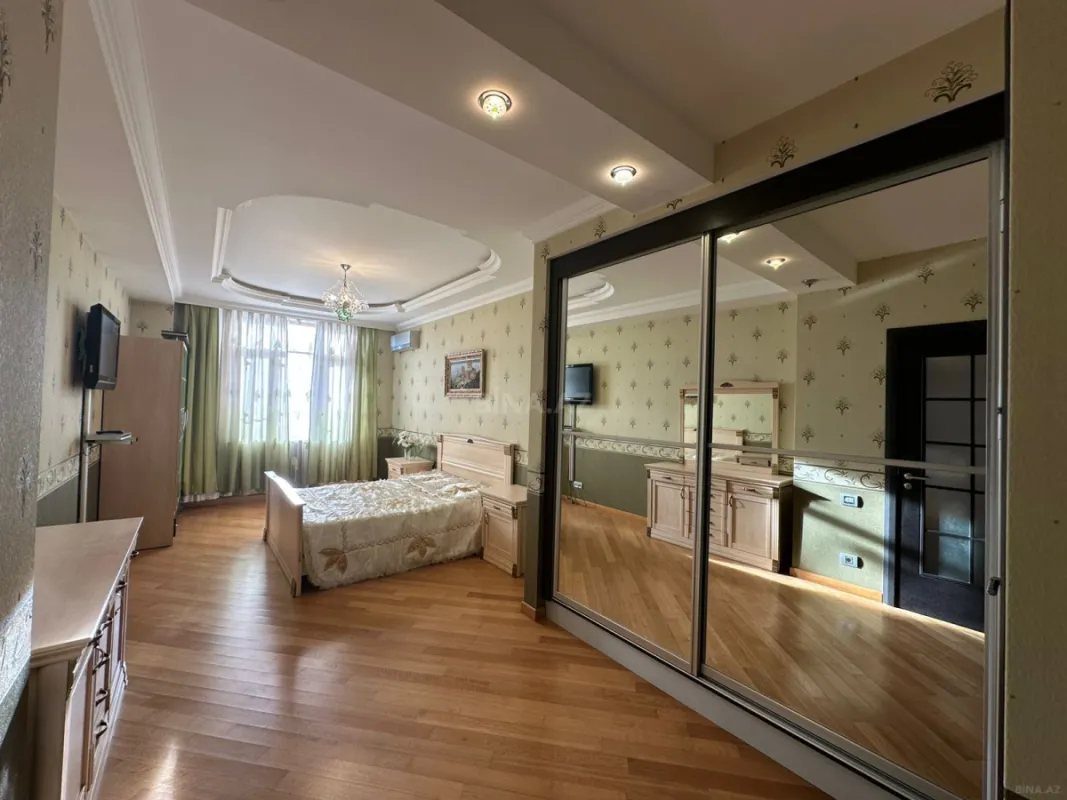 Kirayə verilir 4 otaqlı mənzil 215 m²