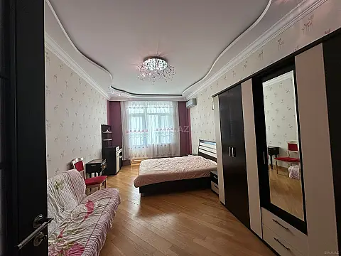 Kirayə verilir 4 otaqlı mənzil 215 m²