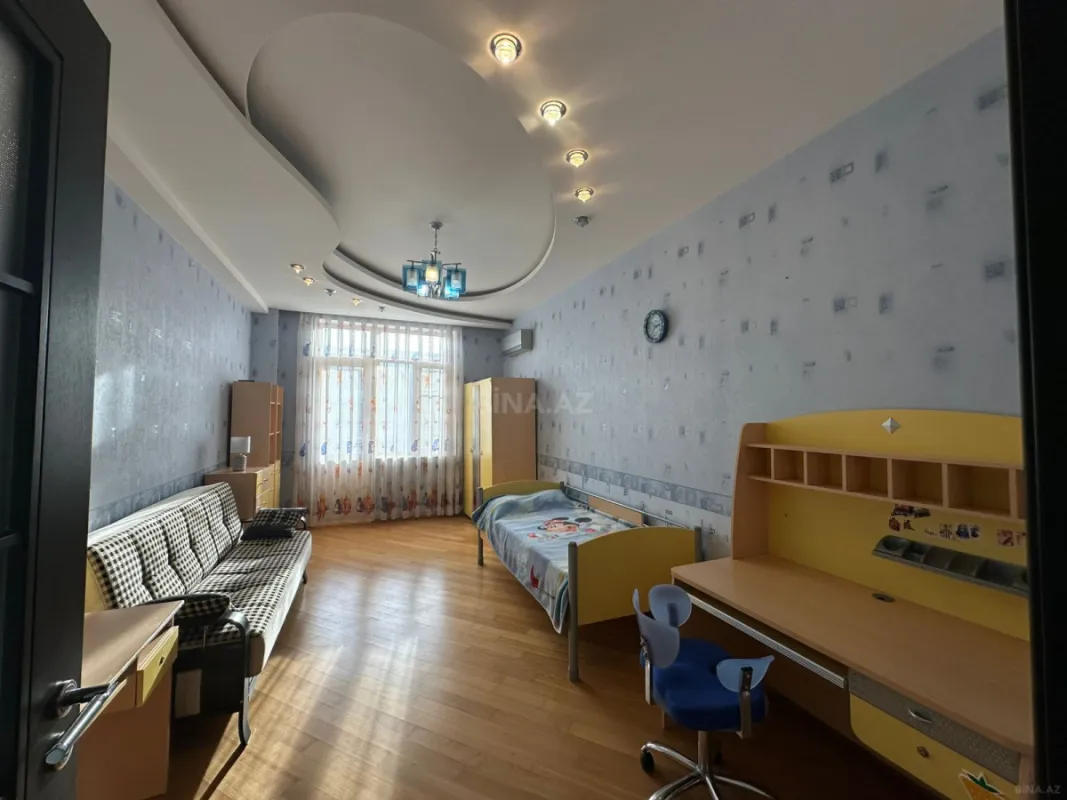 Kirayə verilir 4 otaqlı mənzil 215 m²