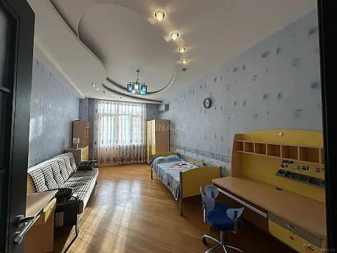 Kirayə verilir 4 otaqlı mənzil 215 m²