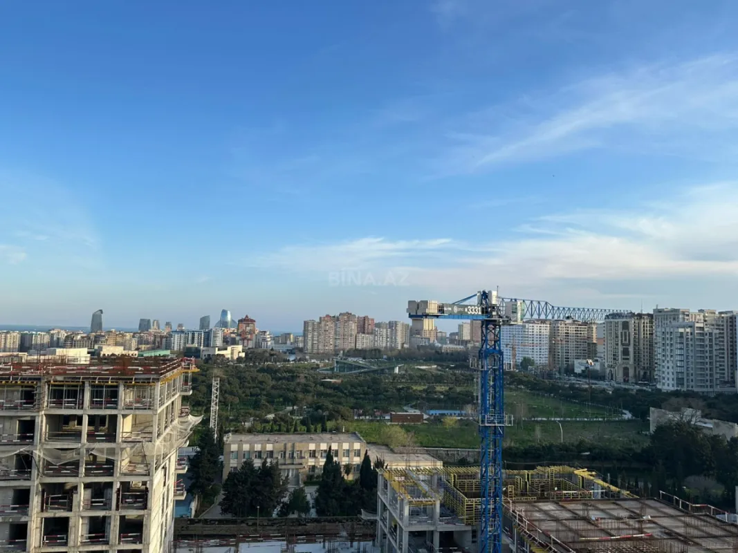 Kirayə verilir 4 otaqlı mənzil 215 m²
