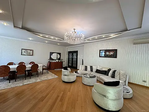 Kirayə verilir 4 otaqlı mənzil 215 m²