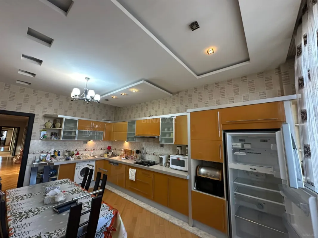 Kirayə verilir 4 otaqlı mənzil 215 m²