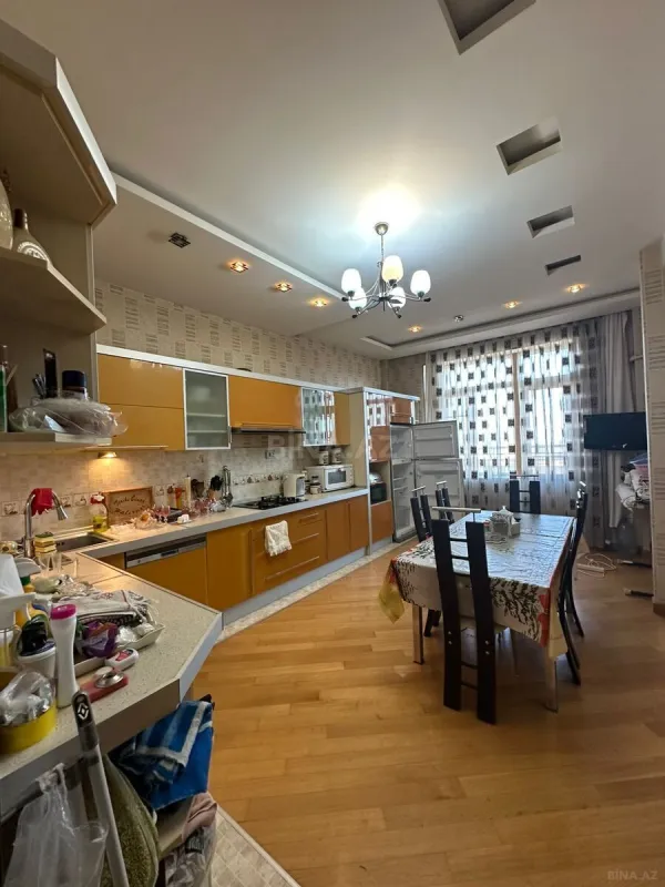 Kirayə verilir 4 otaqlı mənzil 215 m²