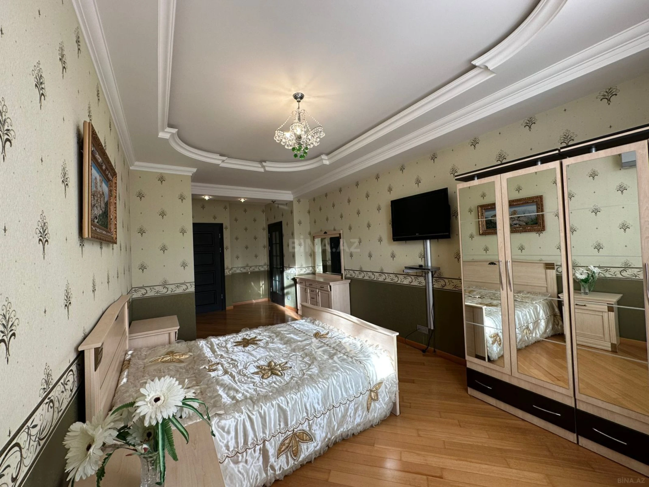 Kirayə verilir 4 otaqlı mənzil 215 m²