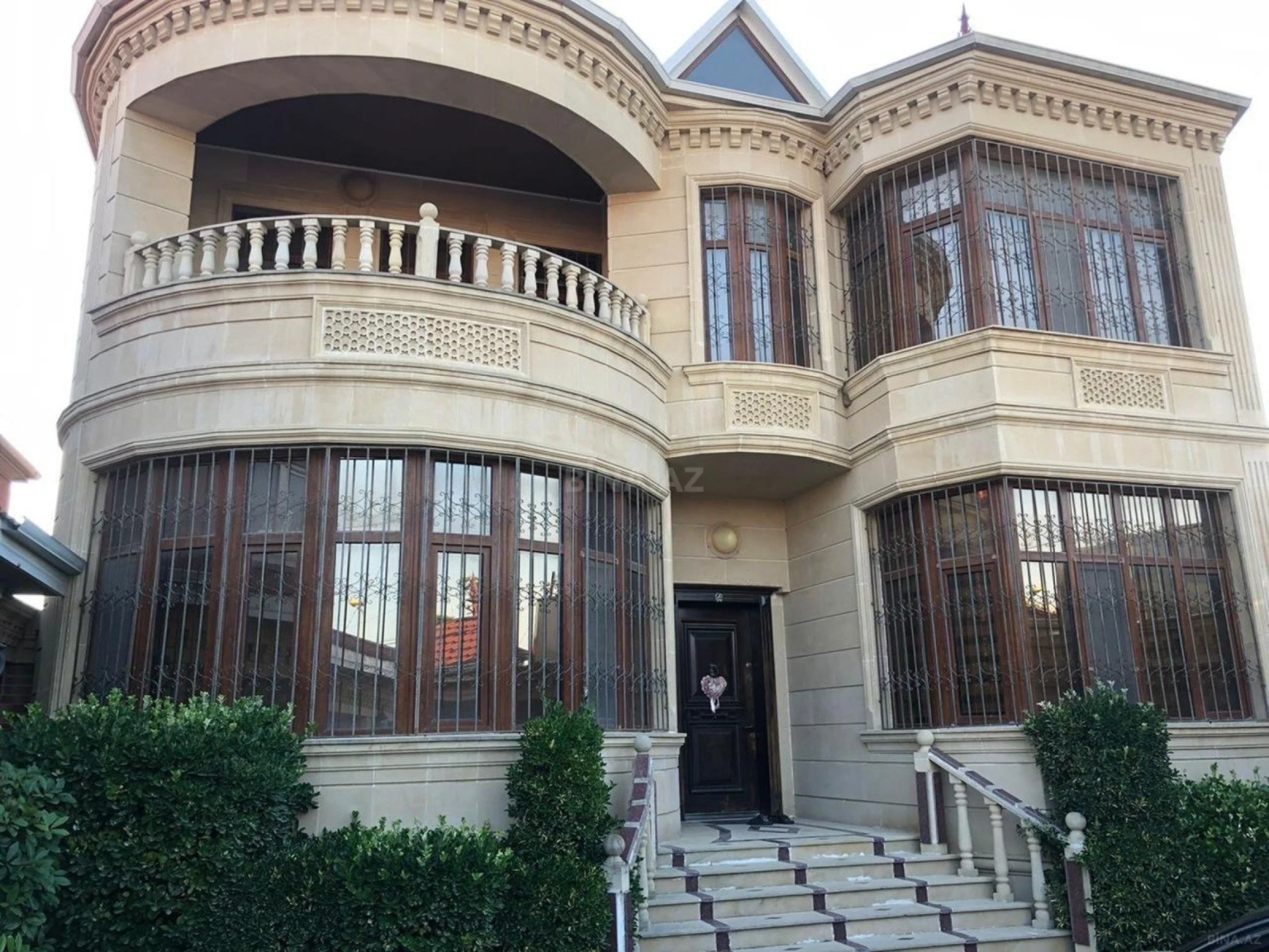 Satılır 7 otaqlı həyət evi 270 m²