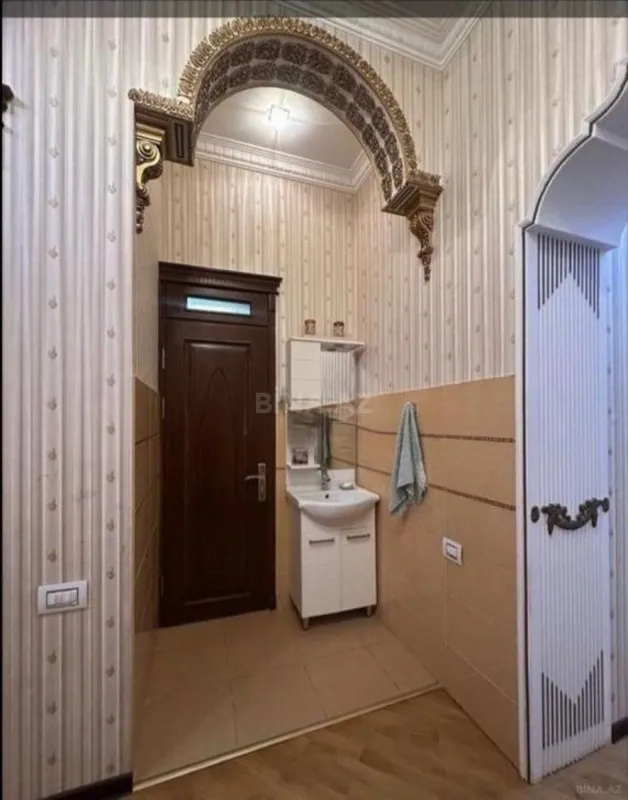 Satılır 7 otaqlı həyət evi 270 m²