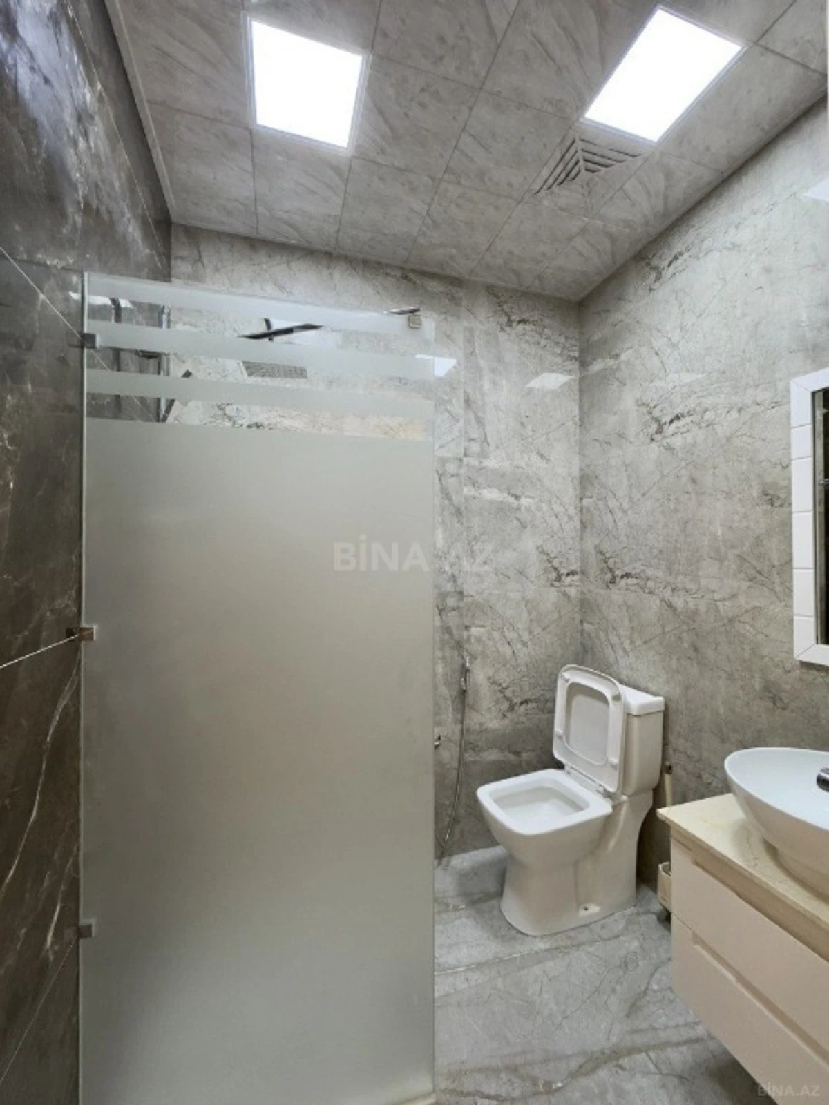Satılır 2 otaqlı mənzil 70 m²