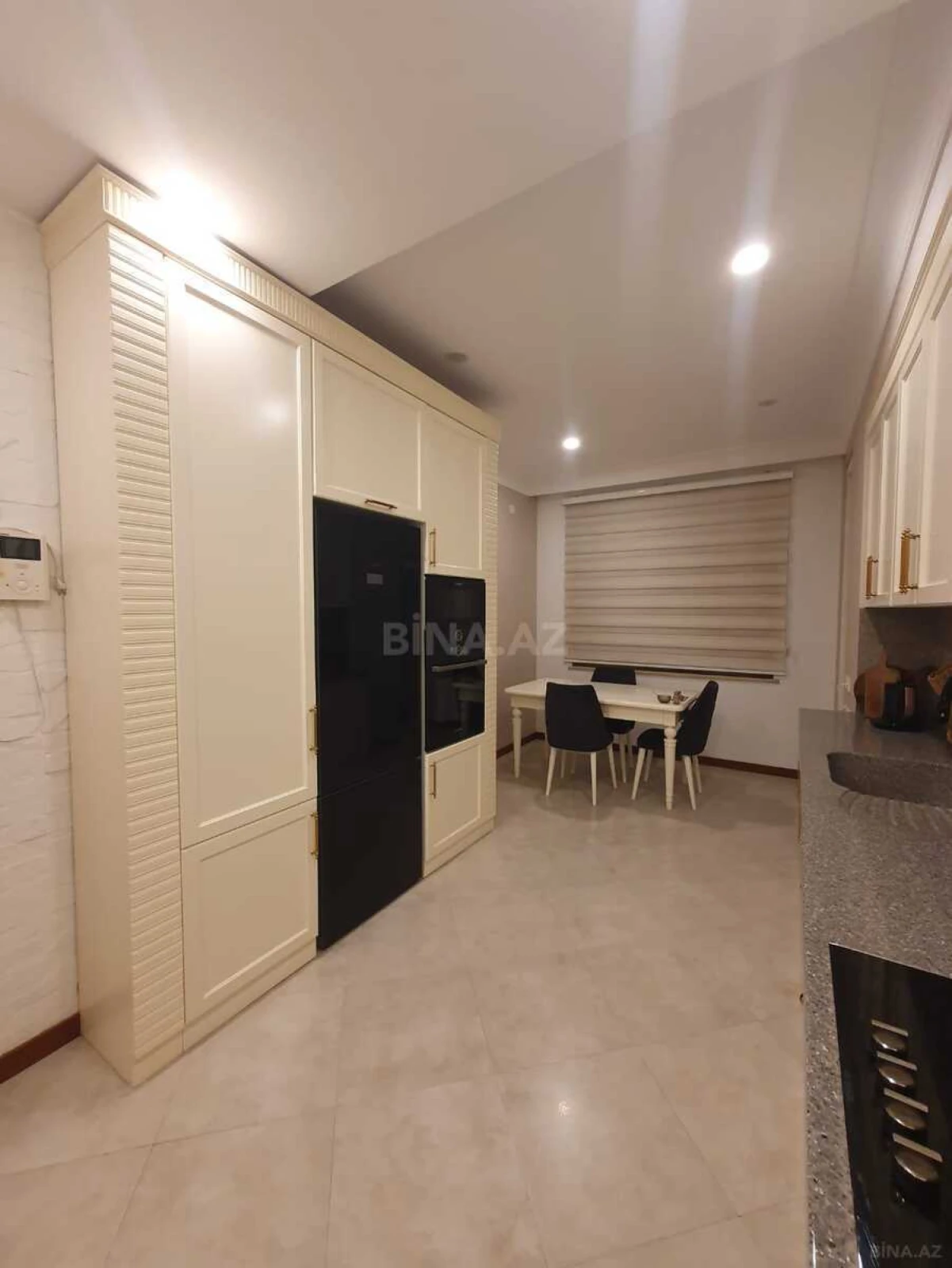 Satılır 4 otaqlı mənzil 135 m²