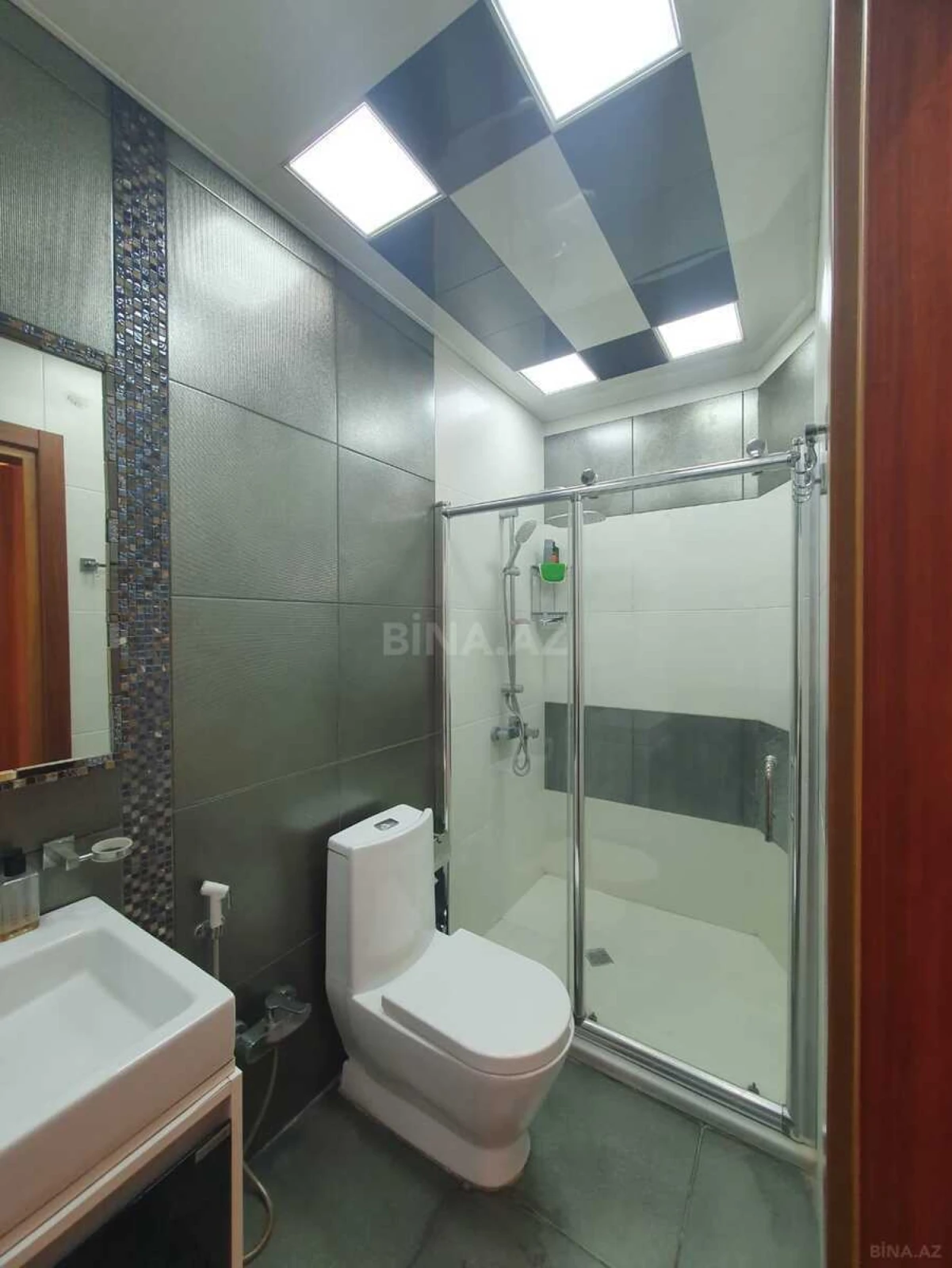 Satılır 4 otaqlı mənzil 135 m²