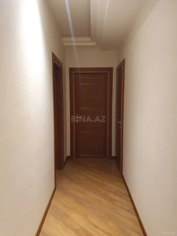 Satılır 4 otaqlı mənzil 135 m²