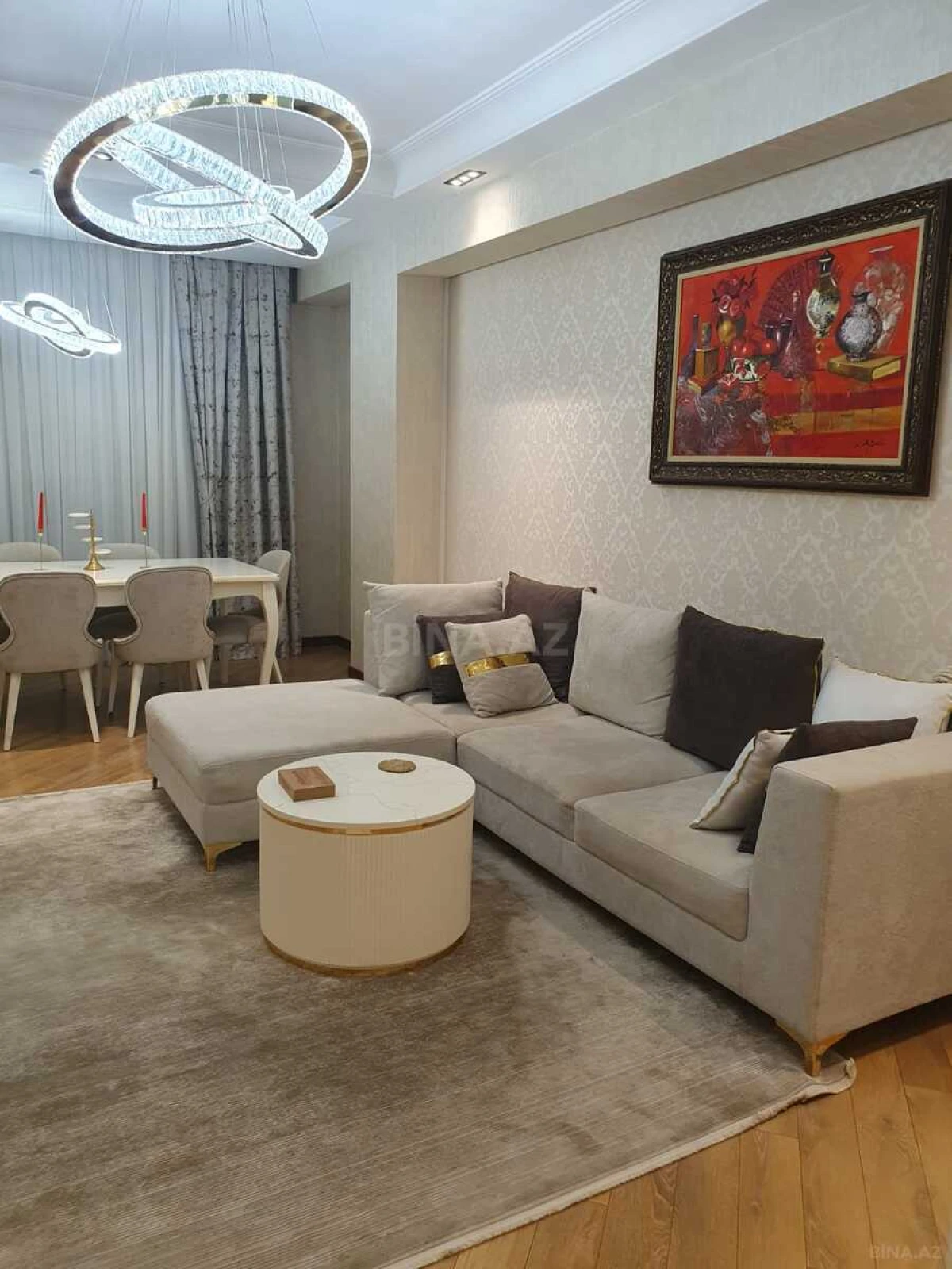 Satılır 4 otaqlı mənzil 135 m²