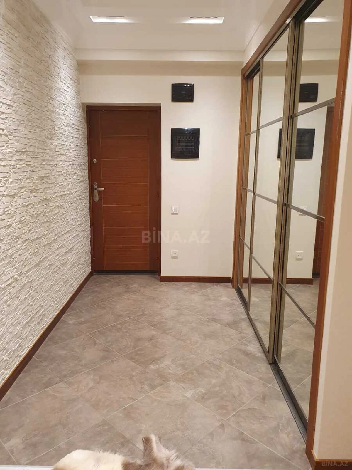 Satılır 4 otaqlı mənzil 135 m²