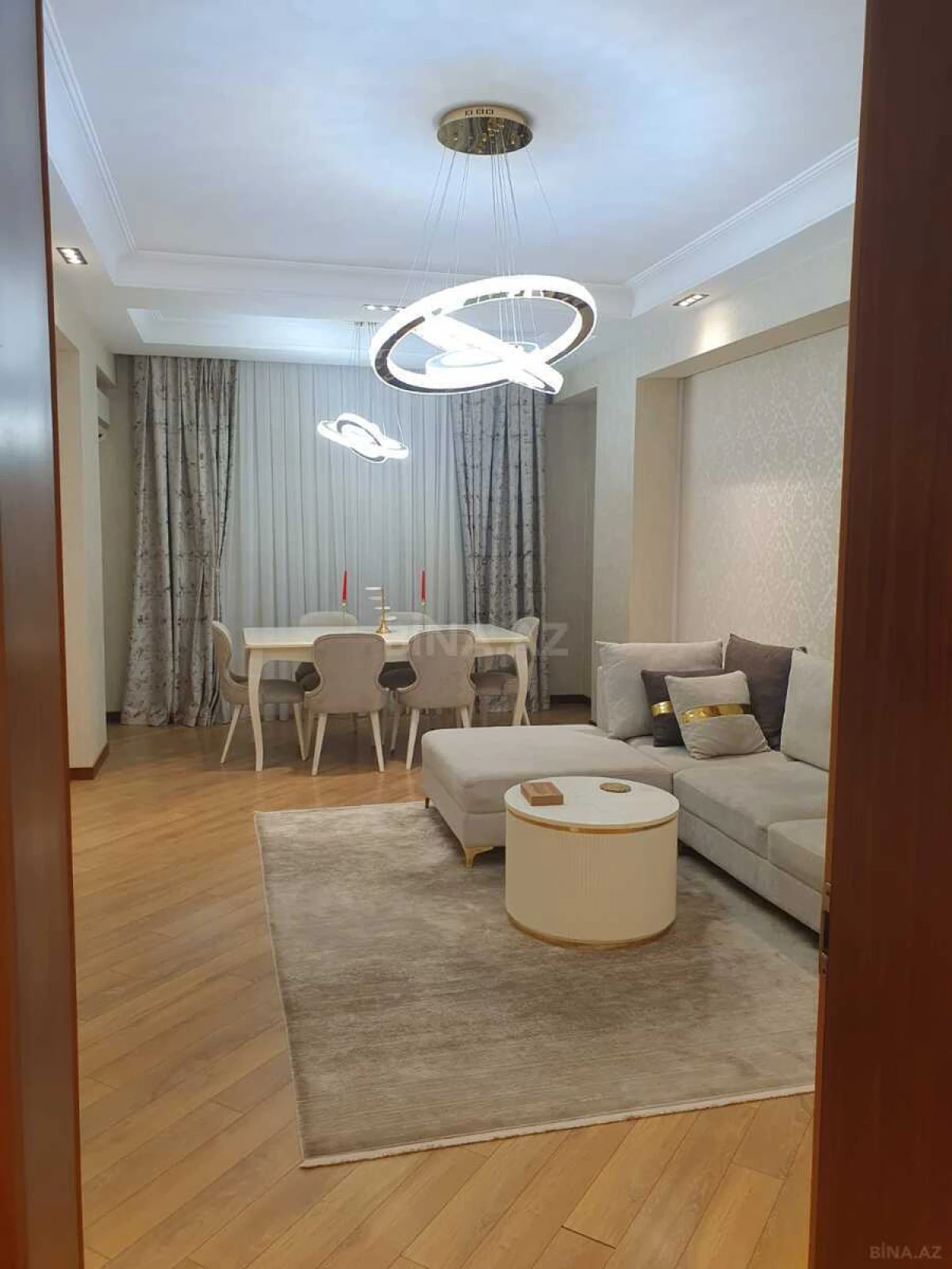 Satılır 4 otaqlı mənzil 135 m²