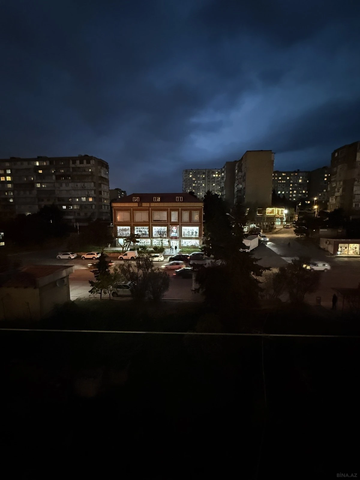 Satılır 4 otaqlı mənzil 100 m²