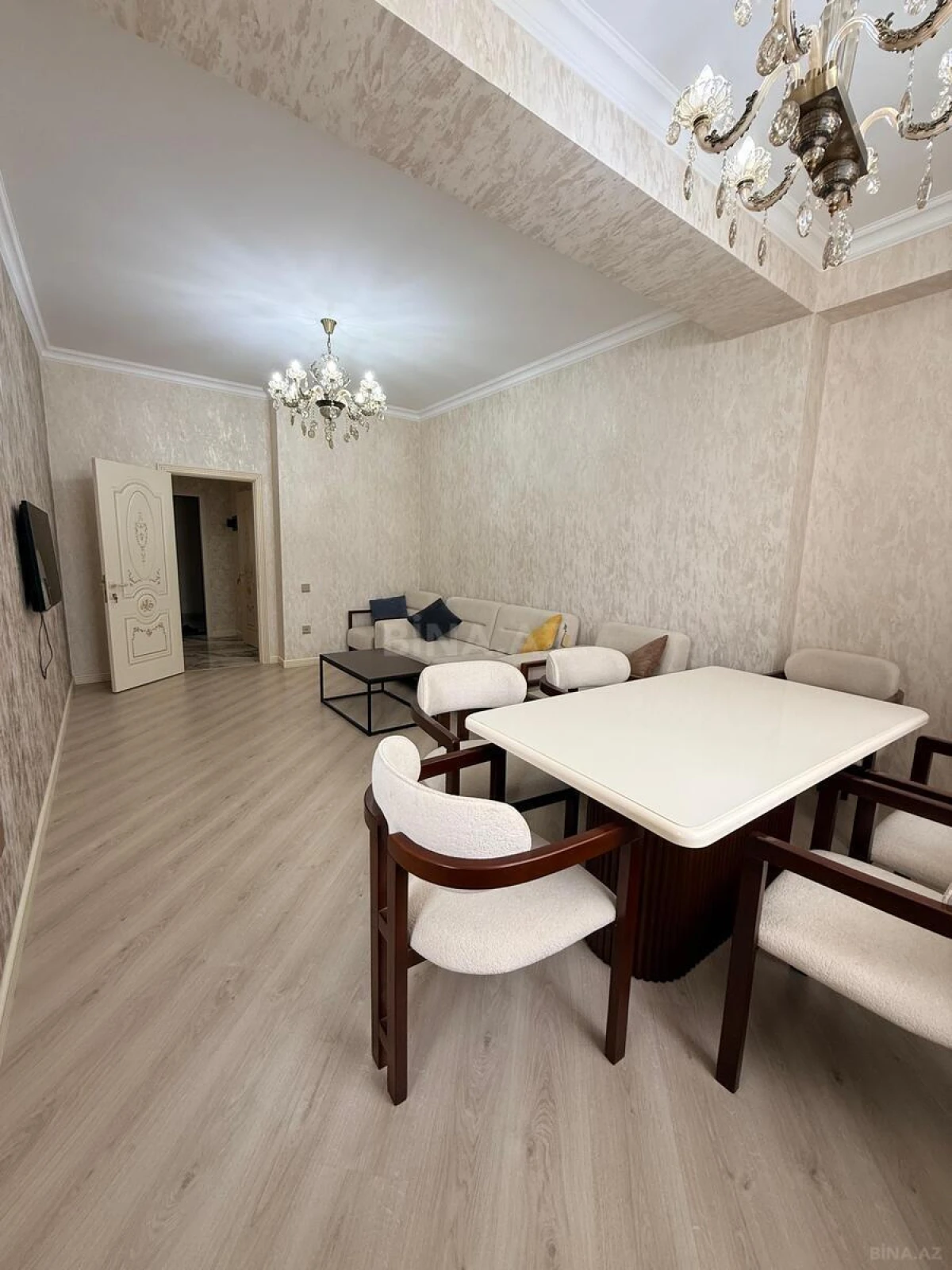 Kirayə verilir 2 otaqlı mənzil 75 m²