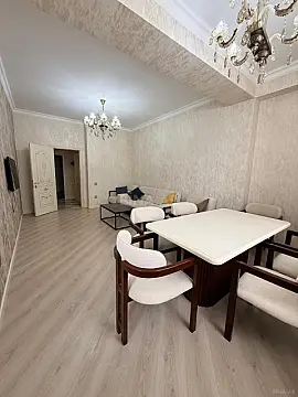 Kirayə verilir 2 otaqlı mənzil 75 m²