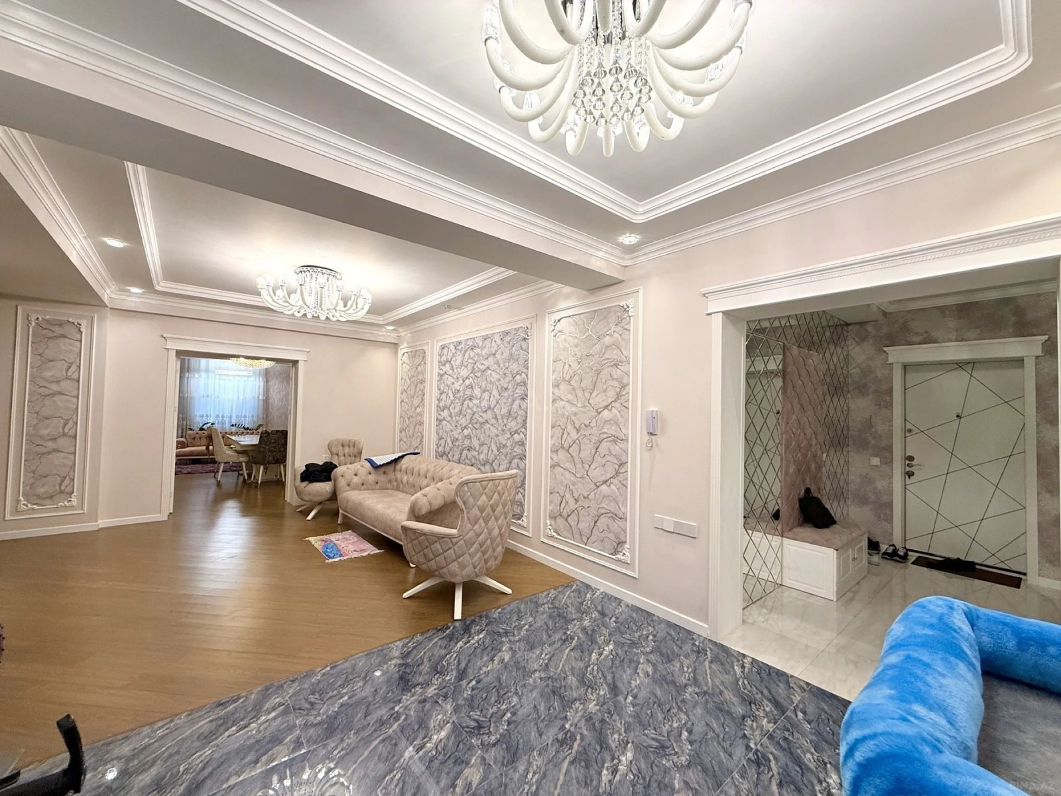 Satılır 3 otaqlı mənzil 210 m²
