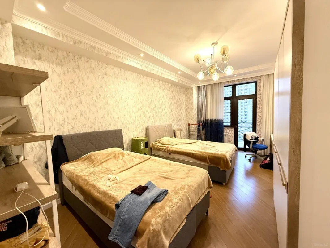 Satılır 3 otaqlı mənzil 210 m²