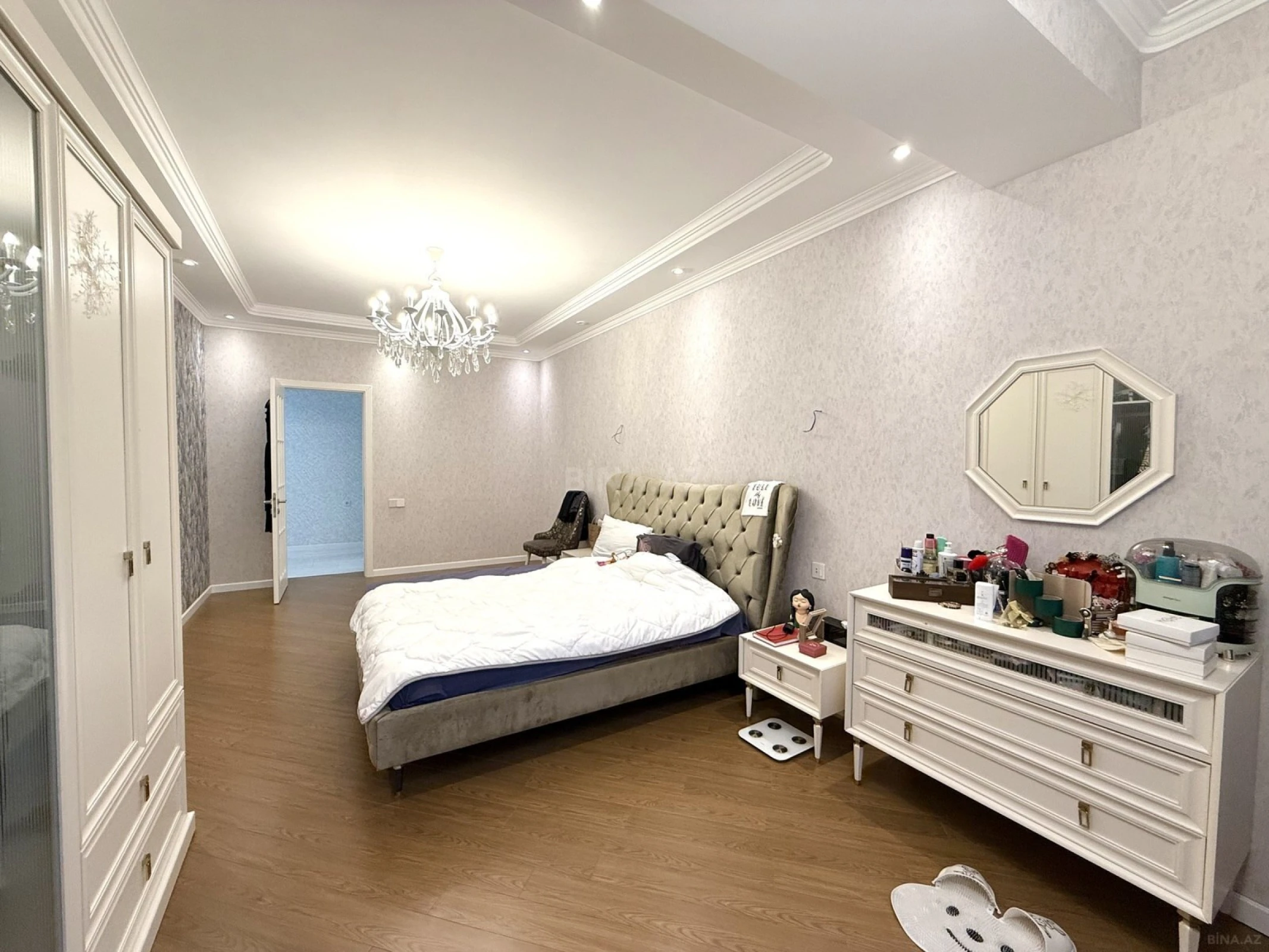 Satılır 3 otaqlı mənzil 210 m²