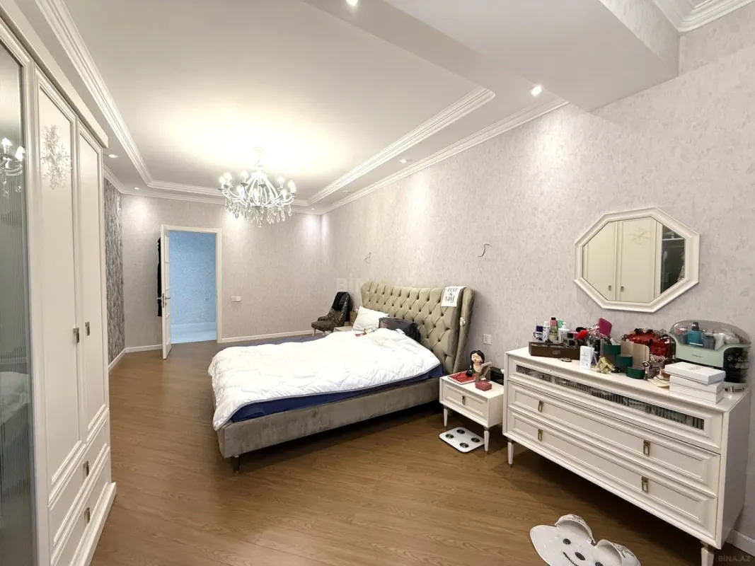 Satılır 3 otaqlı mənzil 210 m²