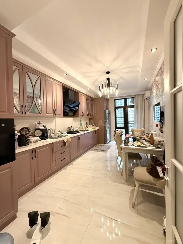 Satılır 3 otaqlı mənzil 210 m²