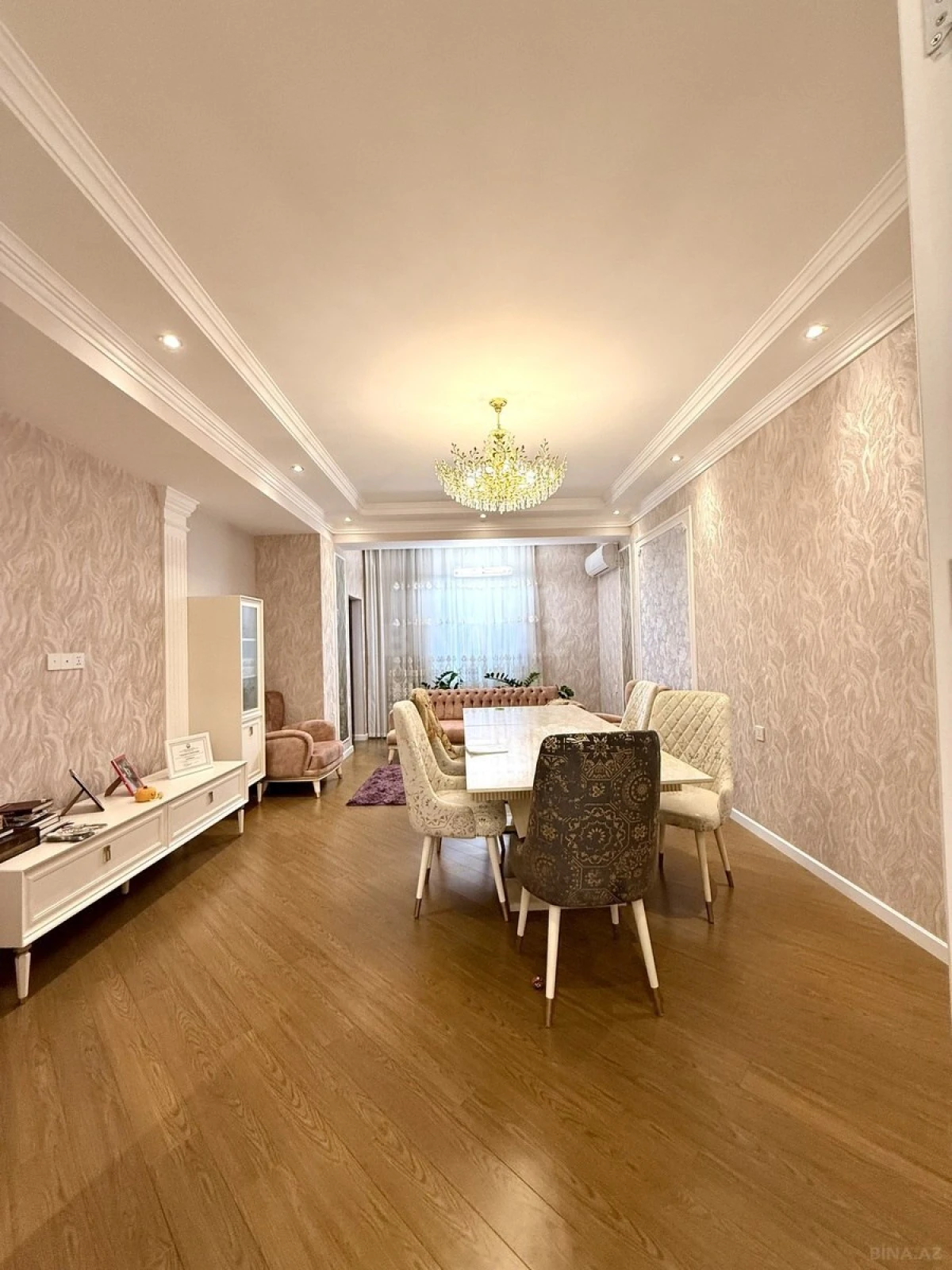 Satılır 3 otaqlı mənzil 210 m²