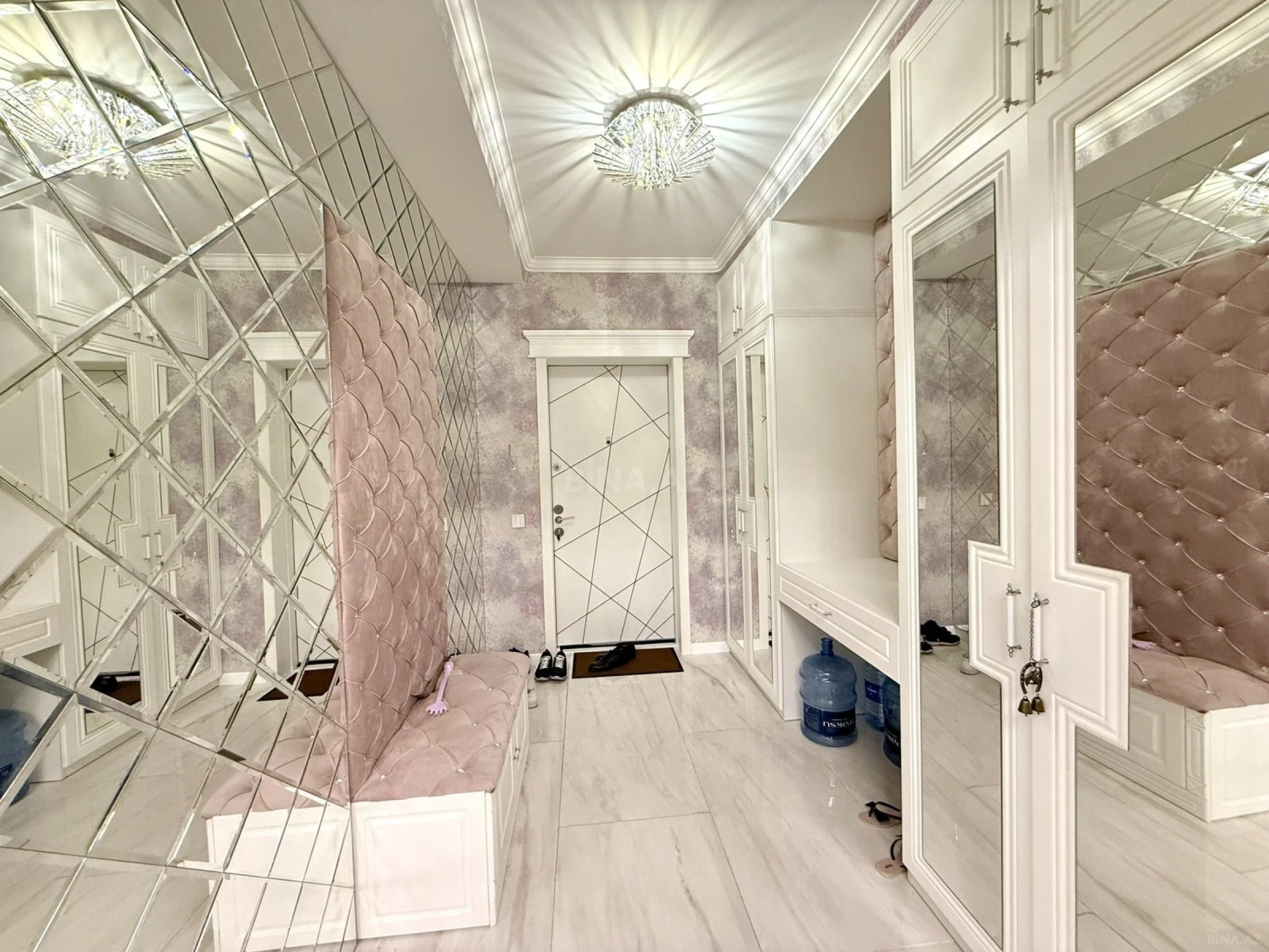 Satılır 3 otaqlı mənzil 210 m²