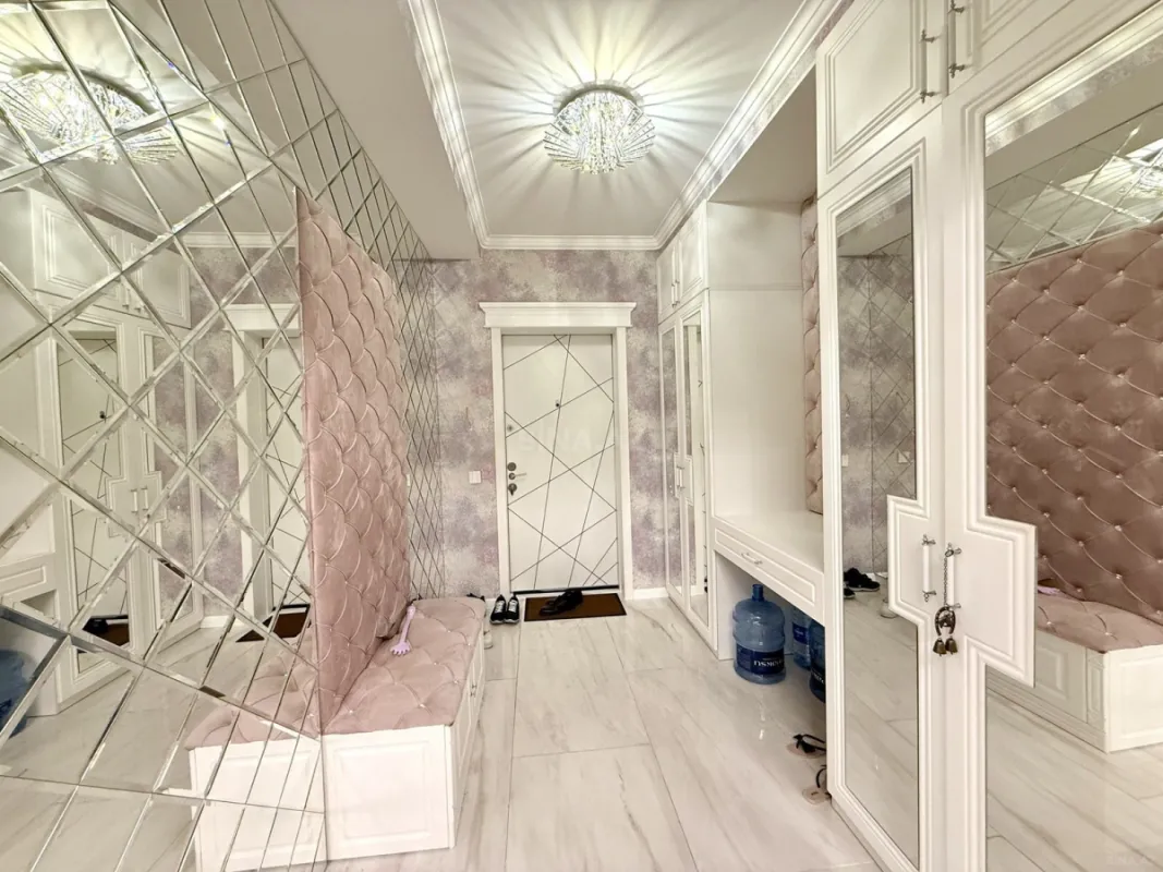 Satılır 3 otaqlı mənzil 210 m²