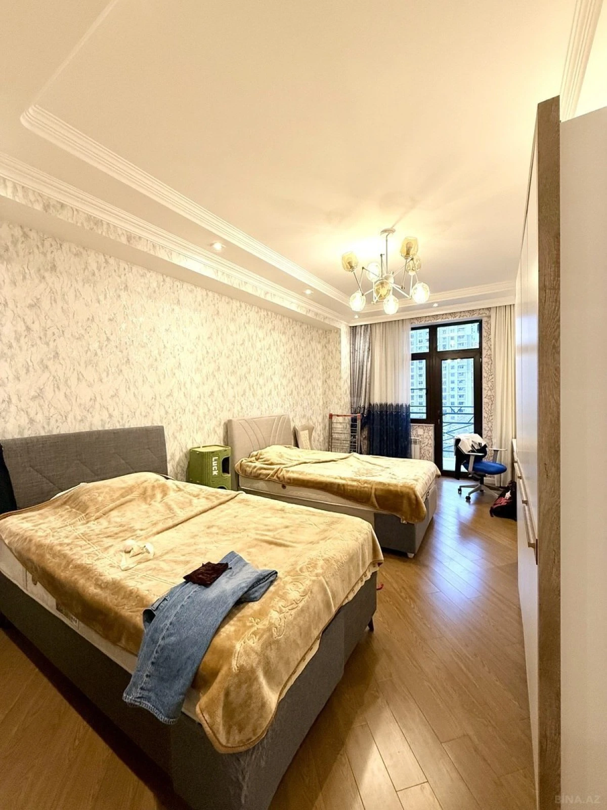 Satılır 3 otaqlı mənzil 210 m²