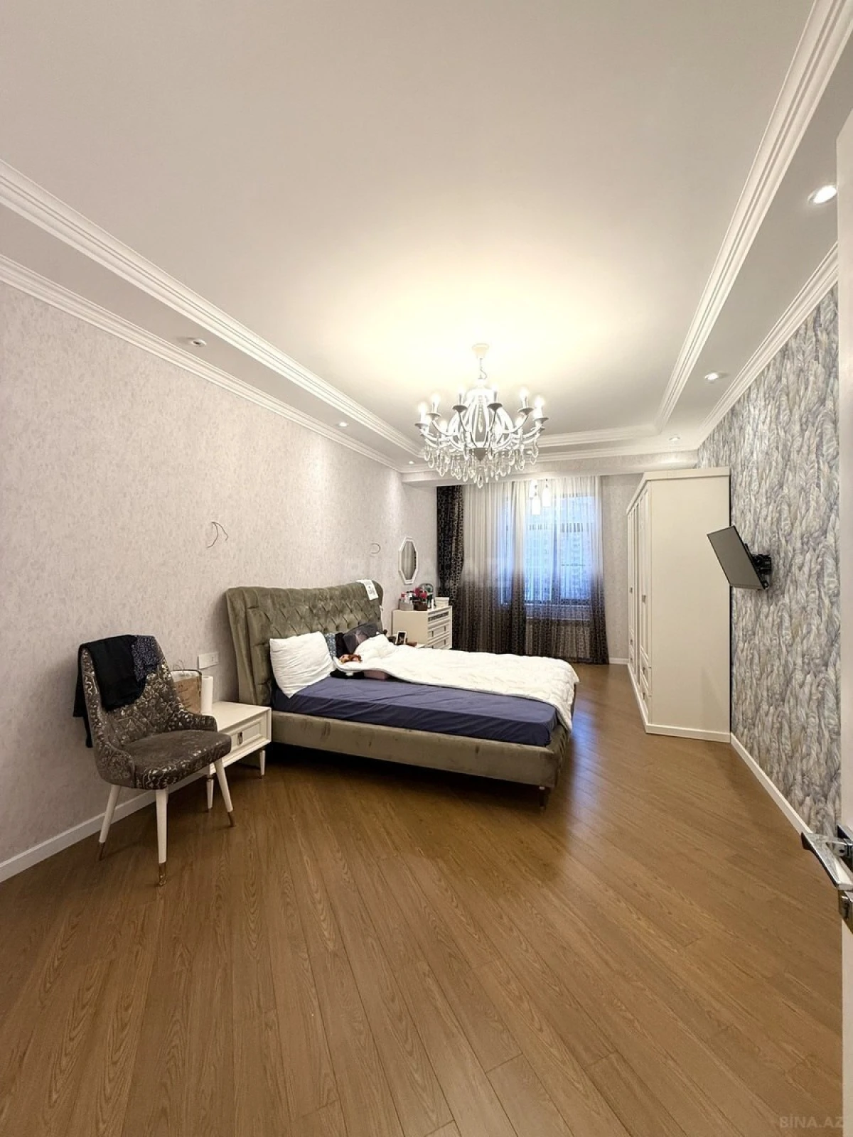 Satılır 3 otaqlı mənzil 210 m²