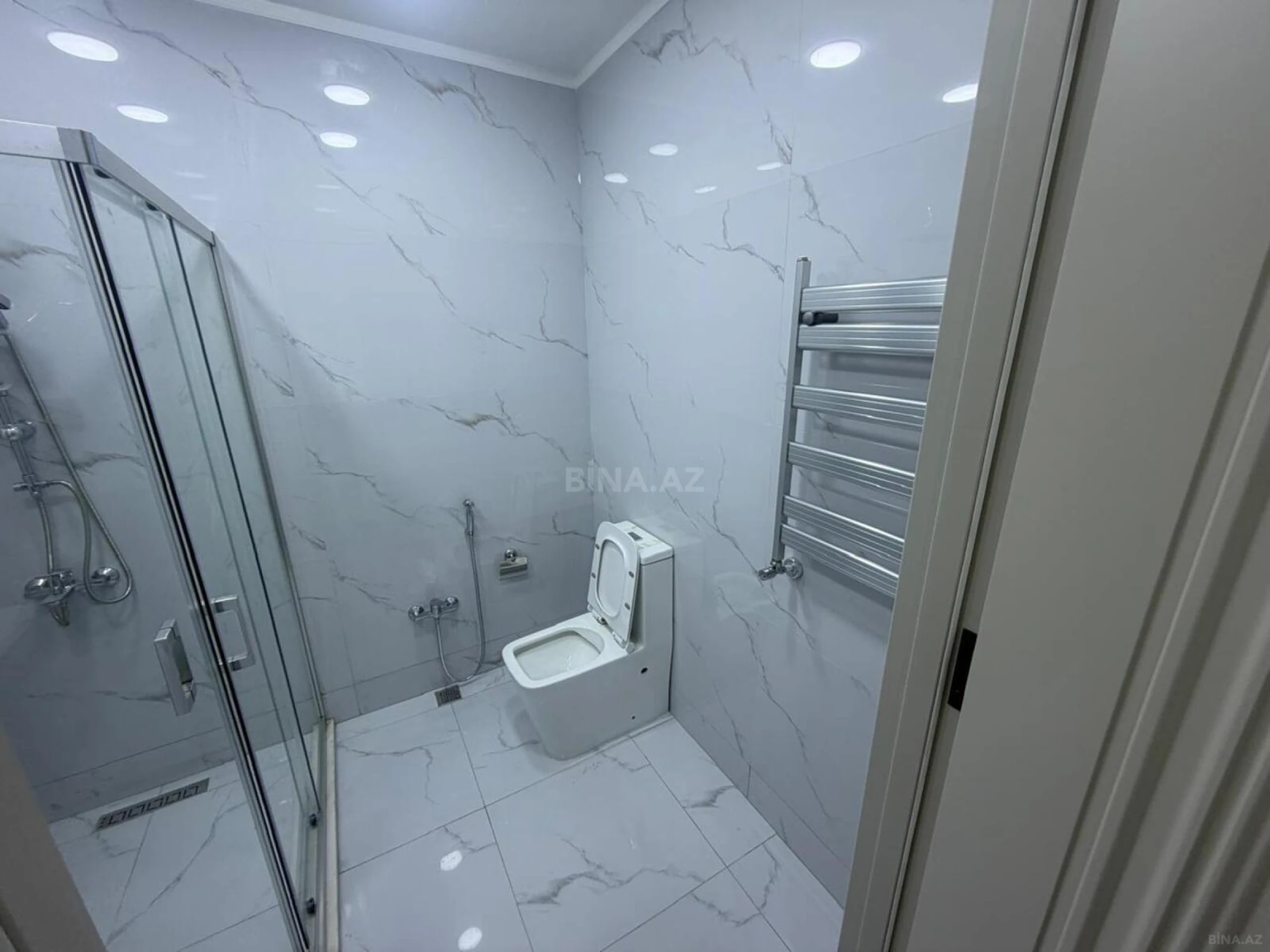 Kirayə verilir 2 otaqlı mənzil 75 m²